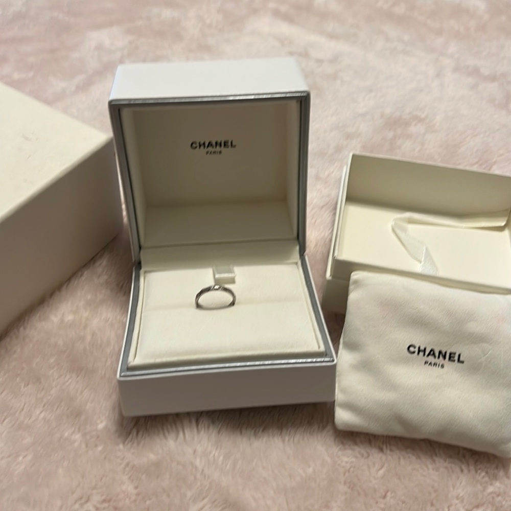 Chanel platinum diamond ring small